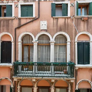 San Polo Canal View By Wonderful Italy , Venecia Italia